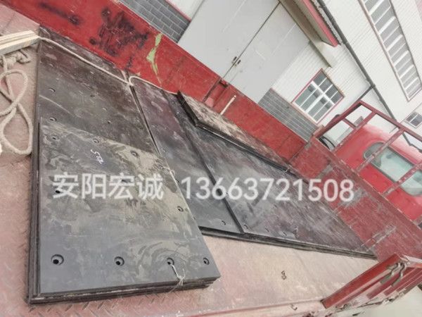 自卸車車底滑板發貨南寧，安陽宏誠自卸車車底滑板卸車沒煩惱！